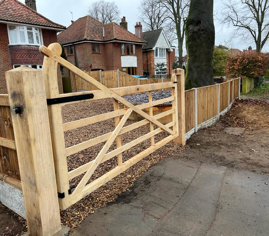 Oak Curved Heel (Ranch) Gate